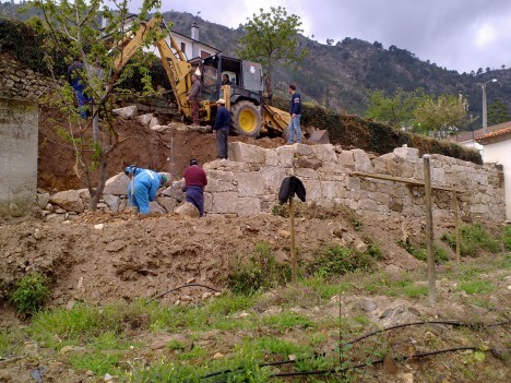 Construção de muro junto da casa paroquial - OBRAS